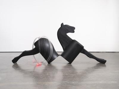 Alexandra Bircken, «Gebrochenes Pferd», 2024; courtesy the artist, BQ, Berlin, Herald St, London and Maureen Paley, London, Foto: Andy Keate.