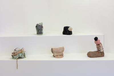 Caroline Achaintre, «Shiftings», Ausstellungsansicht, 2022KBCB, Foto: Stefan Rohner