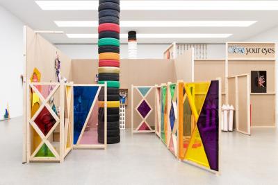 Delphine Coindet, «Autofriction», Ausstellungsansicht, 2023, KBCB, Foto: Lea Kunz