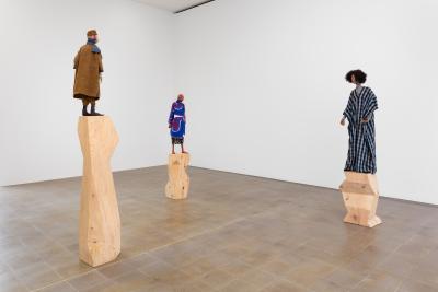 Francis Upritchard, «A Loose Hold», Ausstellungsansicht, 2022, KBCB, Foto: Angus Mill