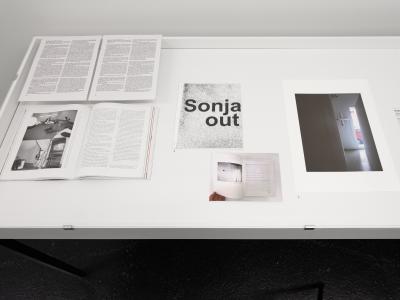 Mathias C. Pfund, Dan Flavin, for Mary Ann and Hal with fondest regards, Ausstellungsansicht, 2024, KBCB, Foto: Lea Kunz