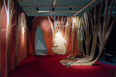 Pauline Curnier Jardin, «Im Walde, Hitzewallungen», Ausstellungsansicht, 2023, KBCB, Foto: Léa Kunz