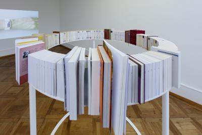 Stéphanie Saadé, «Building a Home with Time», Ausstellungsansicht, 2022, KBCB, Foto: Stefan Rohner