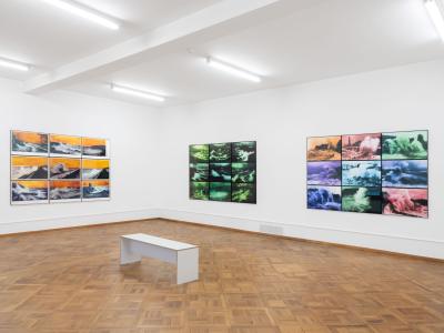Susan Hiller, «Divided Self», Ausstellungsansicht, 2025KBCB © The Estate of Susan Hiller; Courtesy of Lisson Gallery; Foto : Lea Kunz