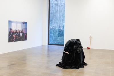 Sveta Mordovskaya, «Costume», Ausstellungsansicht, 2024 KBCB, Foto: Cedric Mussano