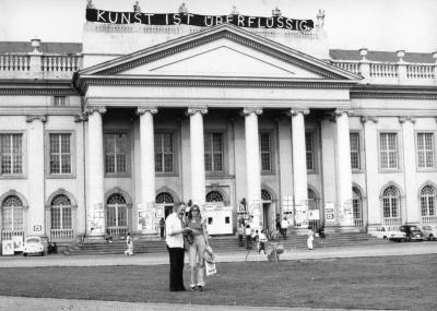 Annick and Anton Herbert, Documenta 5, 1972 (Ben Vautier, Kunst ist überflüssig), Archive Herbert Foundation, Ghent